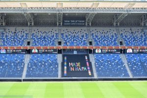 פרסום באצטדיון כדורגל